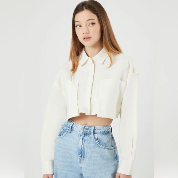 NWT Forever 21 Twill shirt, chest patch pockets, and cropped hem. Medium, Cream. - Picture 1 of 6